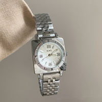 Montre femme IEKE 88453, grand cadran carré, bracelet en acier inoxydable, résistante à l'eau 3 ATM, mouvement quartz.