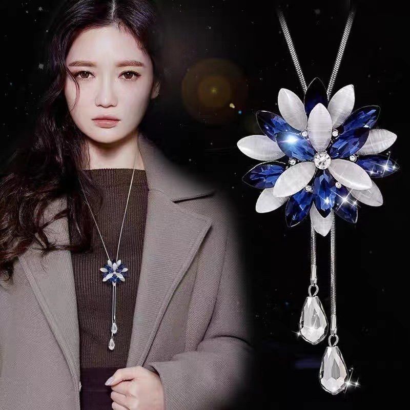 132 Blue and White Cat's Eye Flower Necklace