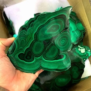 Tranche de malachite naturelle en forme libre, cadeau d'anniversaire, sculpture artisanale, pierres de guérison, objet de collection - Product Image 3