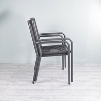 Ensemble de mobilier de restaurant commercial moderne pour café, terrasse extérieure - Tables carrées, chaises en aluminium et cordes, bar à domicile