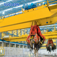Grue à double poutre télécommandée sans fil avec grappin pour le transfert de matériaux en usine, atelier et entrepôt