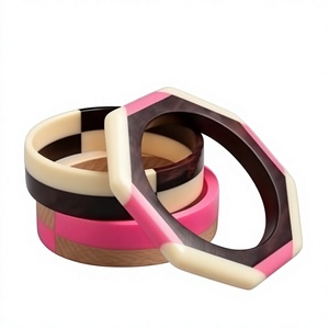 Bracelet claquant en résine acrylique géométrique de haute qualité, design unique, élégant, tendance et coloré, bijou unisexe à la mode pour femme et soirée - Product Image 6