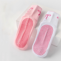 Chaussettes de yoga HJ 2026 de haute qualité pour femmes, collection printemps, antidérapantes avec logo brodé