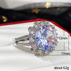 F1158 Anello di fidanzamento classico da donna con diamante sintetico taglio brillante rotondo e pietre laterali per gioielli da matrimonio - Product Image 5
