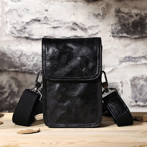 Bolso cruzado de cuero genuino para hombre, color negro sólido, duradero, informal, para exteriores, primavera 2023 - Product Image 1