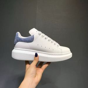 <span class=keywords><strong>Scarpe</strong></span> <span class=keywords><strong>da</strong></span> passeggio sportive <span class=keywords><strong>da</strong></span> uomo e <span class=keywords><strong>da</strong></span> <span class=keywords><strong>donna</strong></span> illuminate Sneakers <span class=keywords><strong>da</strong></span> <span class=keywords><strong>Tennis</strong></span> per l'estate invernale moda Casual di alta qualità - Product Image 3