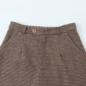 Shorts Bermuda <span class=keywords><strong>Femme</strong></span> Personnalisés Printemps 2026 à Motif <span class=keywords><strong>Pied</strong></span>-<span class=keywords><strong>de</strong></span>-<span class=keywords><strong>Poule</strong></span> - <span class=keywords><strong>Short</strong></span> Vintage Amincissant à Jambe Droite OEM/ODM par Usine <span class=keywords><strong>de</strong></span> Vêtements Chinoise - Product Image 4