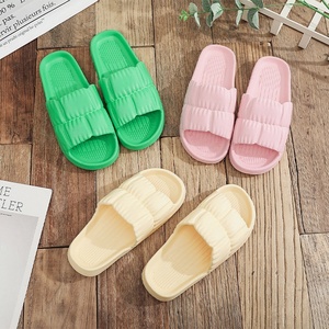 รองเท้าแตะแบบจีบสำหรับฤดูร้อน แฟชั่นในบ้าน ห้องน้ำ พื้นกันลื่น นุ่มสบาย วัสดุ EVA น้ำหนักเบา รองเท้าขายส่ง - Product Image 3
