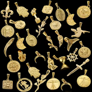 Logotipo personalizado <span class=keywords><strong>Hamsa</strong></span> mano colgante PVD 18K oro Acero inoxidable mujeres hombres joyería corazón lirio colgantes y dijes para collar DIY - Product Image 6