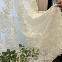 Tissu en tulle transparent brodé de rubans 3D à bord festonné, voile floral blanc de 280 cm de large, directement de l'usine, pour les revendeurs de rideaux du Golfe