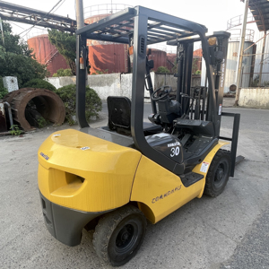 Montacargas Usado con Motor Diésel de 3 Toneladas, Tipo Contrapesado, en Venta en Shanghái - Product Image 1