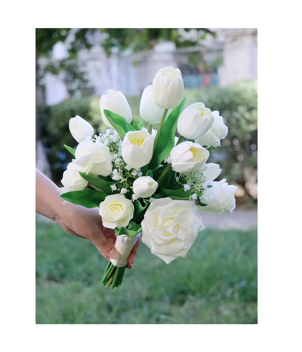 Voel Hydraterende Tulpensimulatie Bloem Bruid En Bruidegom Met Bloemen Buiten Bruiloft Foto Rekwisieten Decoratieve Bloemen