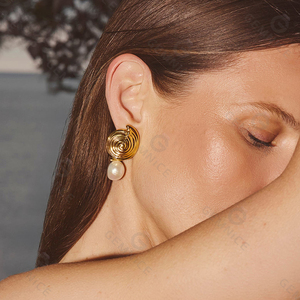 Pendientes de perlas desmontables en espiral Gemnel, gota de perla de agua dulce barroca de plata 925 con tachuelas en espiral abovedadas - Product Image 3