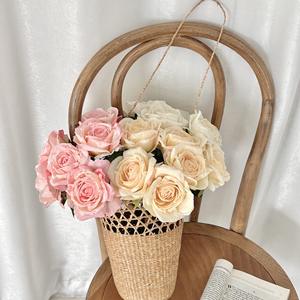 Bouquet de roses rouges artificielles en soie, style vintage, décoration d'intérieur, accessoires de mariage, haute simulation, durabilité - Product Image 4