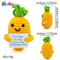 Handgemaakt gehaakt bij-ananas amigurumi knuffeldier met positieve kaart voor bureaudecoratie