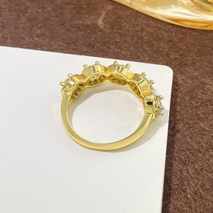 Bague de fiançailles de luxe en zircon cubique, plaquée or 18 carats, en laiton, style glamour pour femme, bagues empilables, sertissage pavé rond - Product Image 4