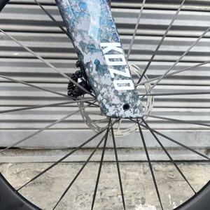 Bicicleta de Carretera de Fibra de Carbono Kozo de 7.9 KG, Venta Directa de Fábrica, con Frenos de Disco Hidráulicos <span class=keywords><strong>Shimano</strong></span> 105 24s, OEM CE - Product Image 5