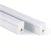 Lampe linéaire LED intégrée OEM ODM T5 T8 avec boîtier en PVC, 4ft/8ft, 18W/20W, à montage en surface, double extrémité, connectable, pour bureau et magasin