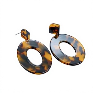 Elegantes Pendientes Colgantes de Resina Hechos a Mano, Plateados, con Estilo, para Mujer, para Fiestas y Uso Casual - Product Image 1