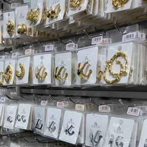 Boucles d'oreilles pendantes élégantes en acier inoxydable plaqué or 18 carats PVD, personnalisables, vente en gros de bijoux fantaisie - Product Image 3