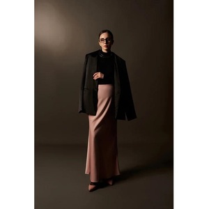 Blazer de Mujer con Cuello en V, Bordado a Mano, Transpirable, 78% Poliéster, 18% Rayón, 4% Elastano (Tafetán), Tejido de Lana, Corte Regular - Product Image 3