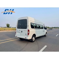 Minibus d'occasion 17 places, conduite à droite, toit surélevé, moteur diesel, transmission manuelle, conduite à gauche, blanc