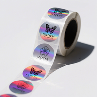 Étiquettes d'emballage en rouleau à bordure laser holographique imprimées numériquement aux couleurs vives avec vernis mat pour sacs de vêtements de boutique