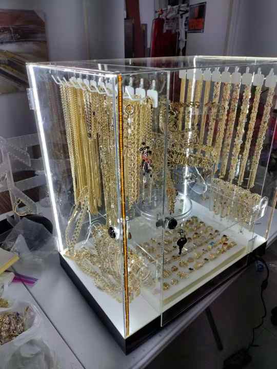 Shopping Mall Vanity Earring and Body Jewelry Mix Acrylic Display Racks Turntable Turning Rotating Jewelry Led Display Stand