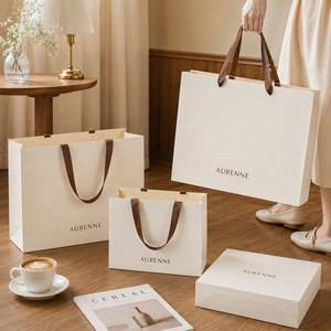 Borsa di <span class=keywords><strong>Carta</strong></span> Personalizzata di Lusso con Lamina Dorata, Opaca, Goffrata e Laminata, con Logo, Grande e Media, Bianca, Robusta, per Negozi di Abbigliamento e Shopping - Product Image 1