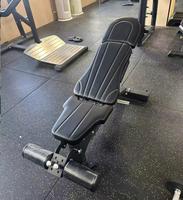 Banc de musculation super réglable avec rouleau pour les jambes, prix bas, directement de l'usine, pour la maison et les studios de fitness