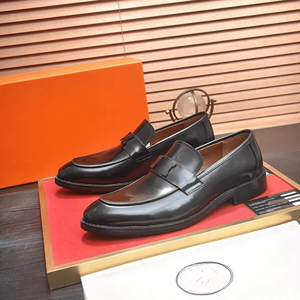 รองเท้าอ็อกซ์ฟอร์ดทรงหัวเหลี่ยม สวมแบบสลิปออน กันน้ำ หนังวัวแท้ทั้งคู่ พื้นรองเท้าด้านนอกทำจากยาง พื้นรองเท้าชั้นกลางทำจากยางโฟม/ลาเท็กซ์ หนังวัวแท้ทั้งคู่ - Product Image 1