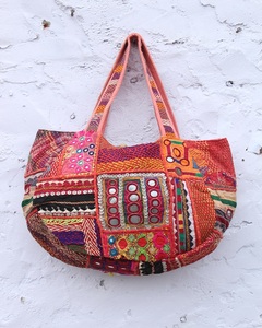 Sac à bandoulière Banjara indien brodé à la main de style antique haut de gamme, léger, avec doublure en coton et fermeture éclair, pour usage quotidien féminin - Product Image 1