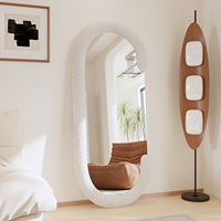 Miroir debout pleine longueur à cadre en velours avec design moderne pour la maison et l'hôtel
