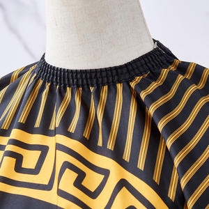 Capes <span class=keywords><strong>de</strong></span> barbier imperméables avec logo personnalisé, prix d'usine, cape <span class=keywords><strong>de</strong></span> coiffure - Product Image 3