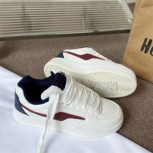 Mocasines Retro Originales de Suela Gruesa con Cordones para Hombre, Estilo Coreano Versátil para Parejas, Casuales, Duraderos, con Suela de Goma y Punta Superfina - Product Image 1