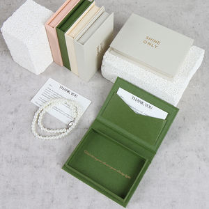 Caja de Regalo Personalizada de Alta Gama con Cierre Magnético, Forro de Esponja, Cinta Decorativa y Sobre Interior - Product Image 2