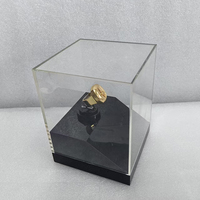 Boîte de présentation en acrylique moderne et luxueuse pour une seule bague, avec un design en cristal, pour un cadeau romantique