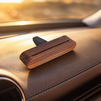 Désodorisant Voiture Luxe Bois Naturel Clip Ventilation Longue Durée Évaporation Naturelle Design Moderne Premium Chic
