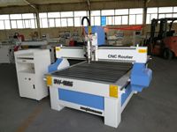 Machine de gravure et de découpe CNC haute vitesse 1325 pour diverses étiquettes, plaques d'immatriculation, enseignes et panneaux publicitaires en acrylique