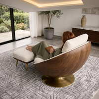 Fauteuil d'appoint moderne incurvé en bouclette avec ottoman, base en bois de noyer et finition dorée, pour salon