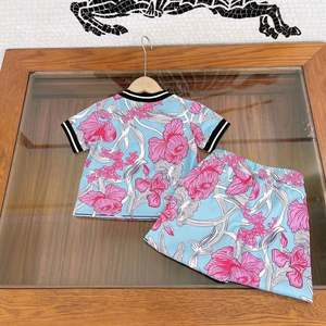 Ensemble imprimé de vêtements pour enfants de créateur, T-shirt à manches courtes et short pour garçons et enfants, ensemble deux pièces, tenue décontractée de plage - Product Image 3