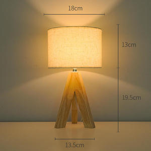 Lámpara de Mesa Trípode de Madera Natural Nórdica con Pantalla de <span class=keywords><strong>Lino</strong></span>, Lámpara de Noche Minimalista de Madera con Pantalla de Tela de <span class=keywords><strong>Lino</strong></span> - Product Image 1