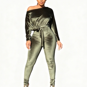 <span class=keywords><strong>Mono</strong></span> de terciopelo elástico con mangas murciélago, hombros descubiertos y cinturón, con pantalones ajustados para mujer - Moda Sehe - Product Image 3