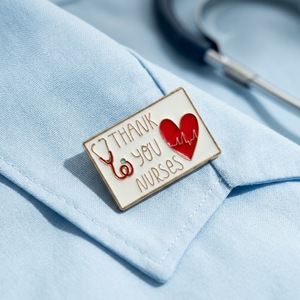Pins de esmalte médicos de dibujos animados bonitos, insignias de <span class=keywords><strong>ambulancia</strong></span> y pastillas Kawaii, insignias divertidas de accesorios hospitalarios para uniformes médicos - Product Image 3