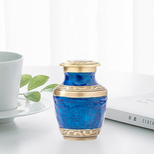 Urna de aluminio de diseño minimalista para mascotas Urna de metal simple pero elegante para almacenar las cenizas de su amado gato, perro o mascota pequeña - Product Image 6