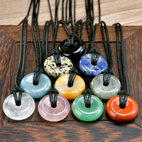 Collier Pendentif Donut en Cristal Chakra avec Pierre Pi, Cordon en Cuir Noir Réglable, Collier Porte-Bonheur et Vœux en Pierre Précieuse, Cadeaux