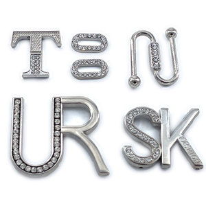 علامة تجارية مصنوعة يدوياً من المعدن الملون والنيكل مخصصة علامة تجارية للجينز والحقائب والملابس لاختياط الملابس - Product Image 1