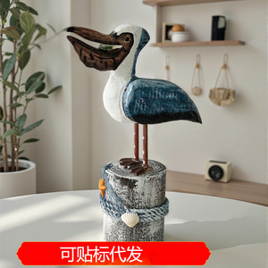 Ornement artisanal en bois Pelican, décoration de maison méditerranéenne, oiseau bleu, design sur souche d'arbre - Product Image 5
