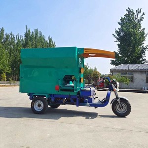 รถผสมอาหารสัตว์แบบเดินหน้าได้ พร้อมเครื่องป้อนอาหาร TMR แบบ Single Auger สำหรับปศุสัตว์ เช่น โค แกะ ม้า ในฟาร์ม - Product Image 2