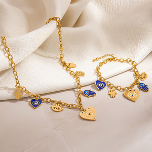 SUMMLY Ciondoli Vintage a Forma di Cuore con Occhi del Diavolo, Collana con Catena in Acciaio Inossidabile Placcato Oro 18K, Gioielli di Lusso alla Moda - Product Image 2